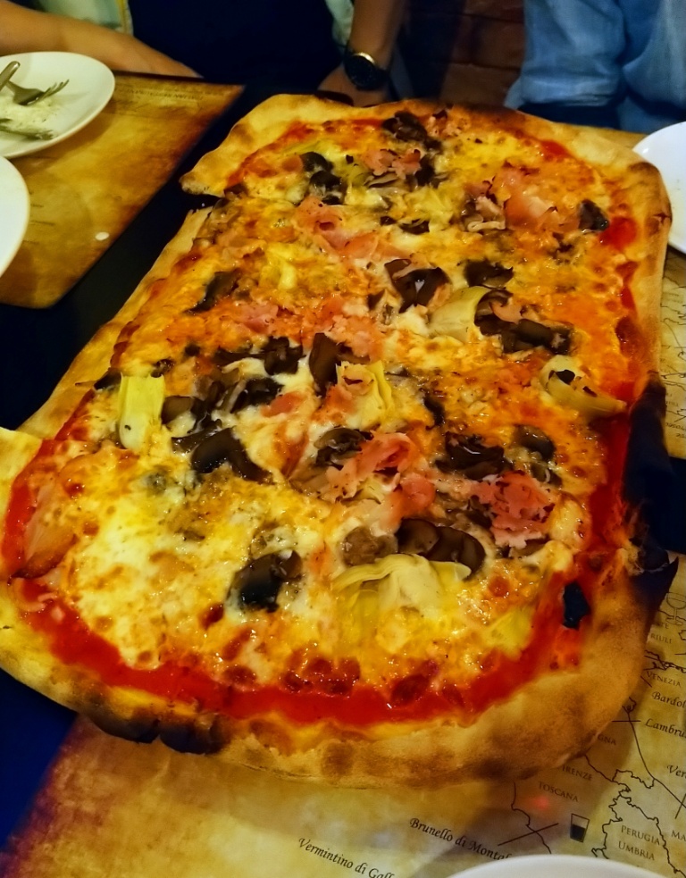 Da Vincenzoの特大の四角いピザ